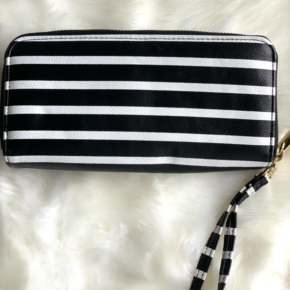 Target Long Wallet - Picture 2 of 7